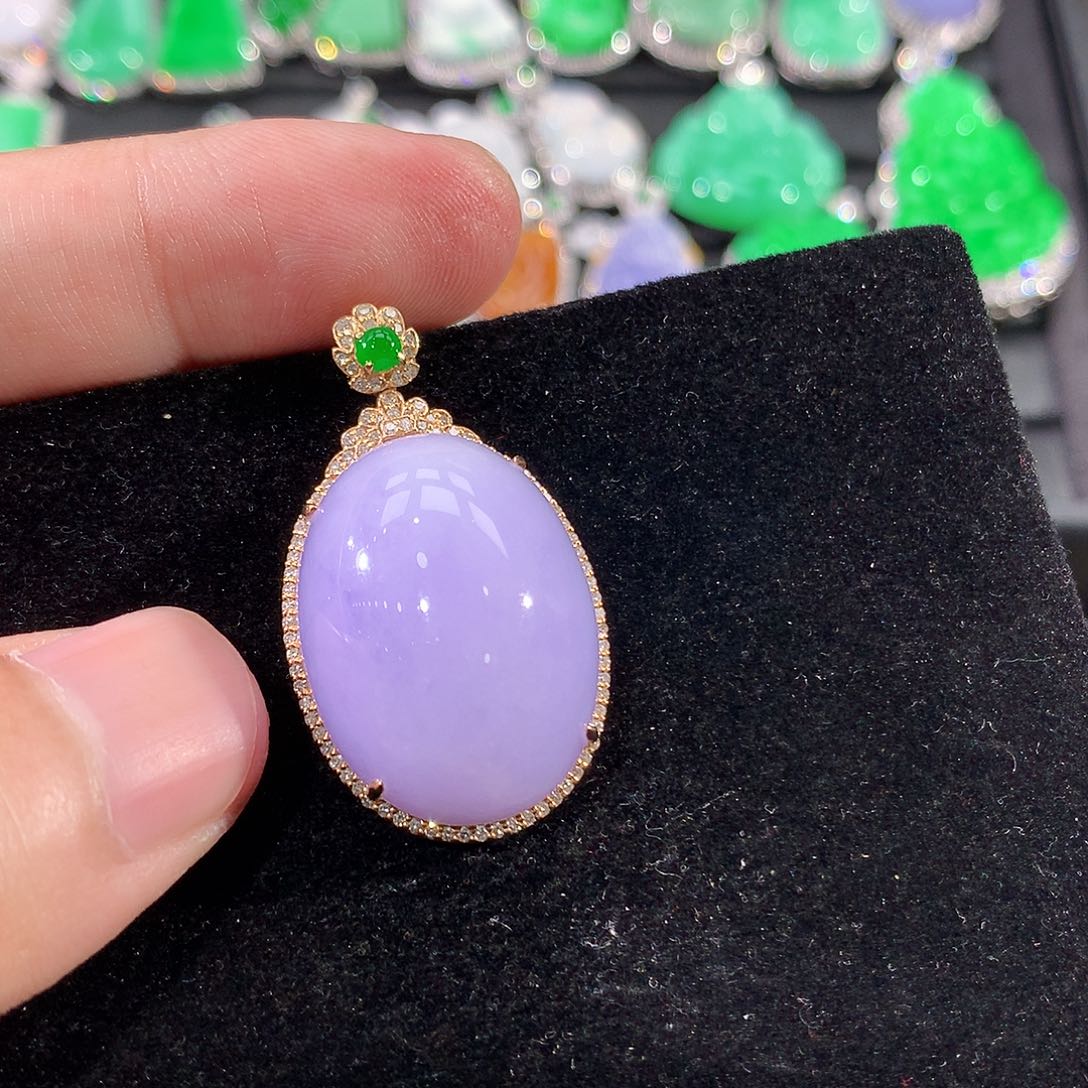 翡翠18K金镶嵌颈饰