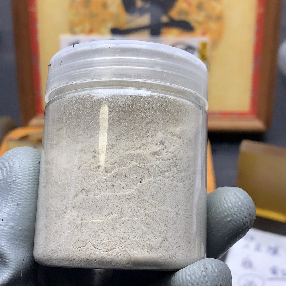 原料打磨的粉一瓶