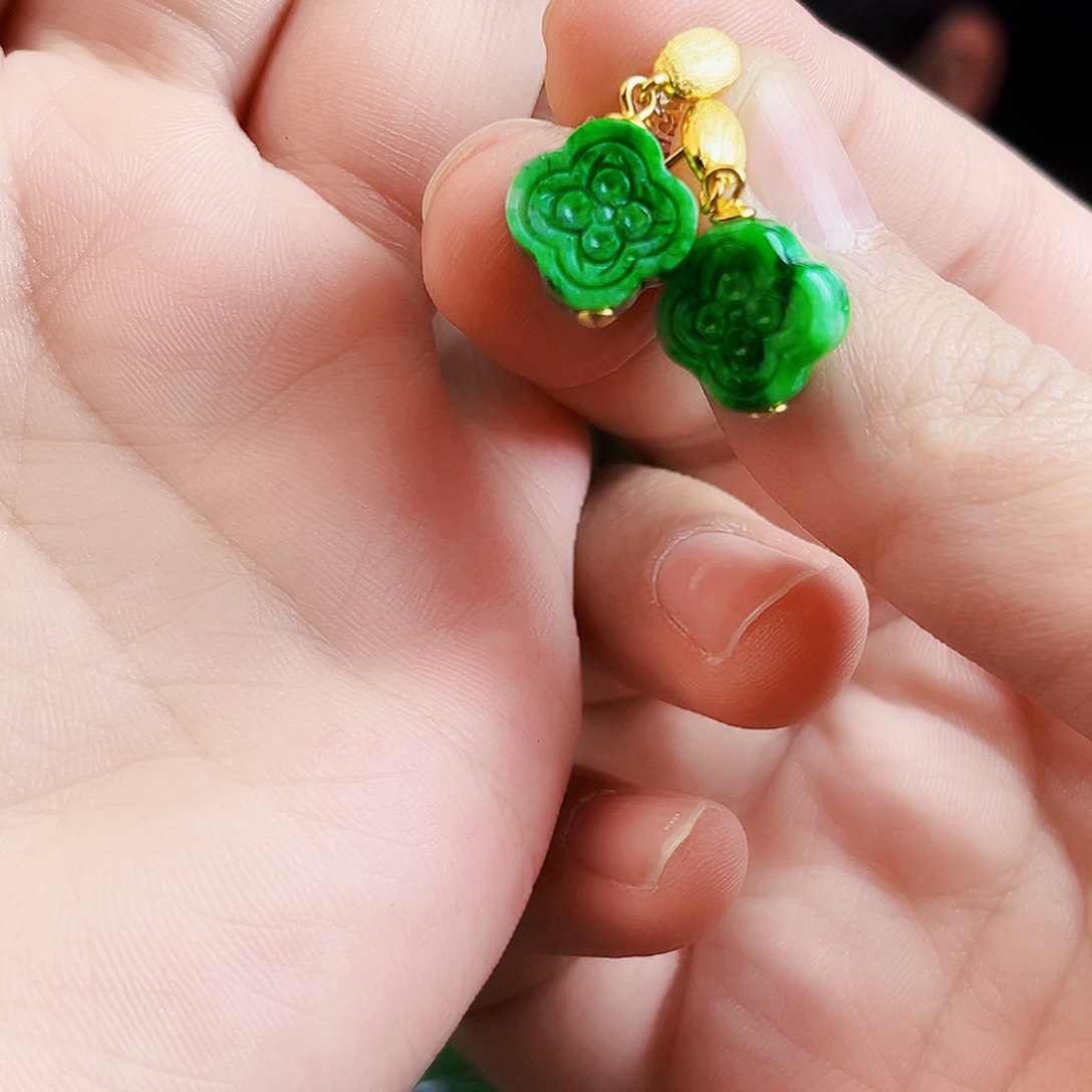 颈饰未镶嵌翡翠多样性