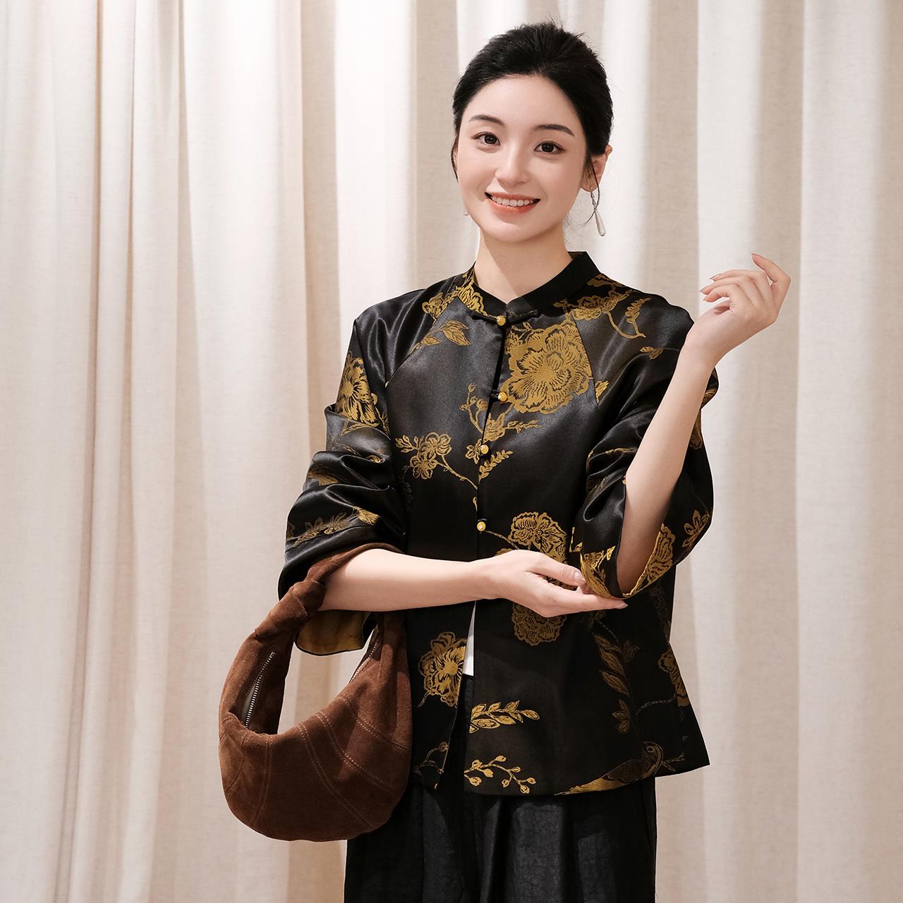 盛唐婧 | 新中式老缎灰黄对襟外套黄色女士