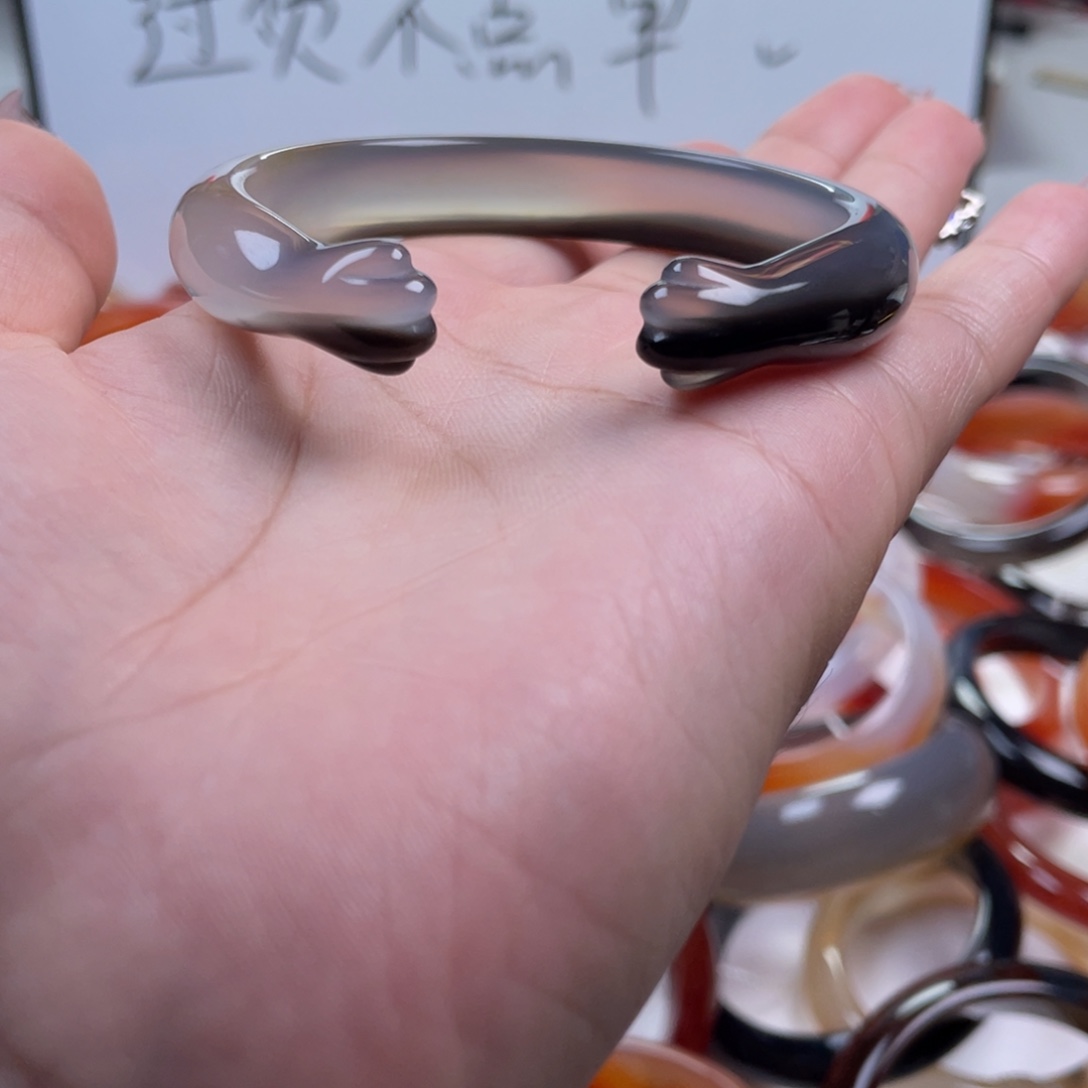 玛瑙/玉髓手镯未镶嵌