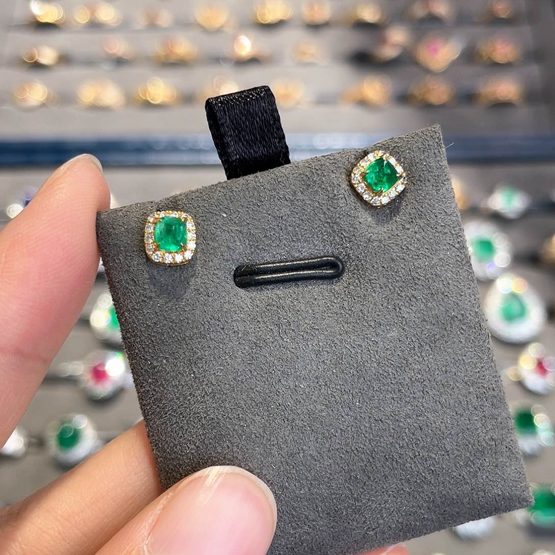 祖母绿耳饰18K金镶嵌0.55ct