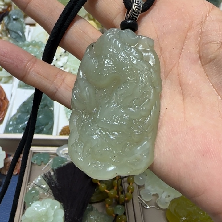 蛇纹石玉吊坠未镶嵌