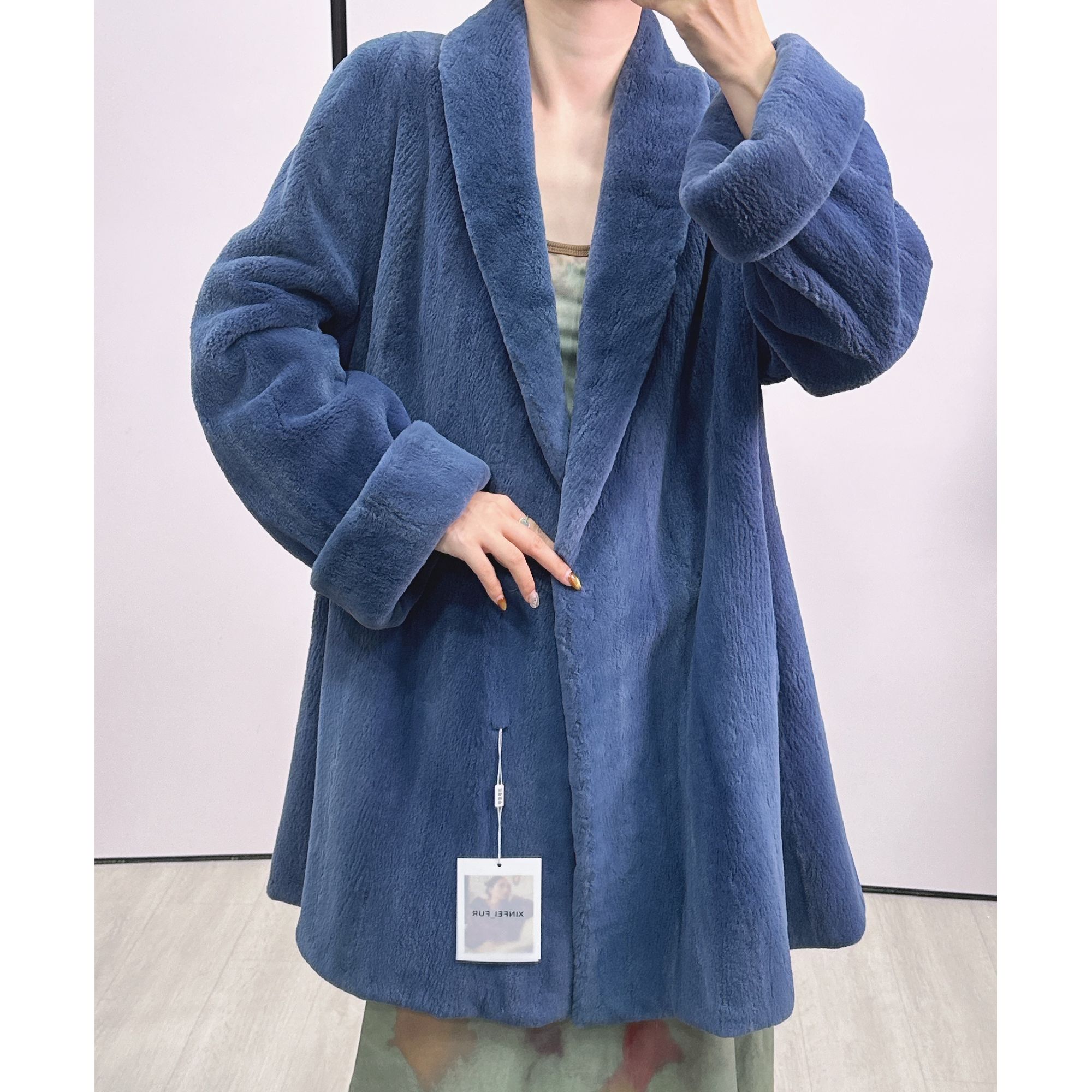 4047，XL，雾霾蓝貂绒青果领挽袖裙摆款水貂外套