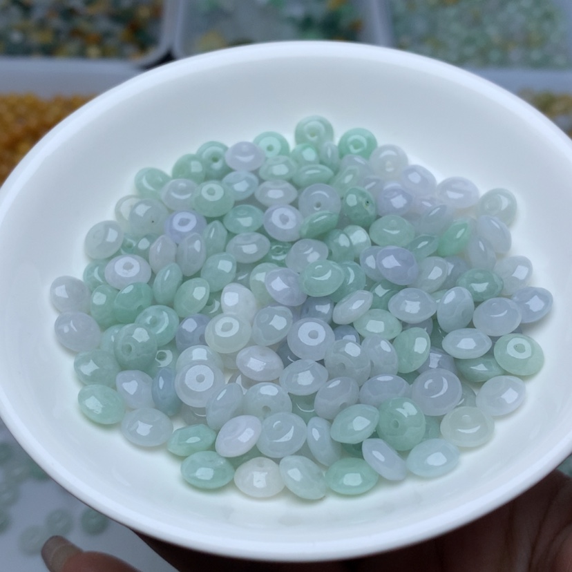 【闪购商品】翡翠手链未镶嵌卡3.6乘7.6冰果绿飞碟鼓珠20颗