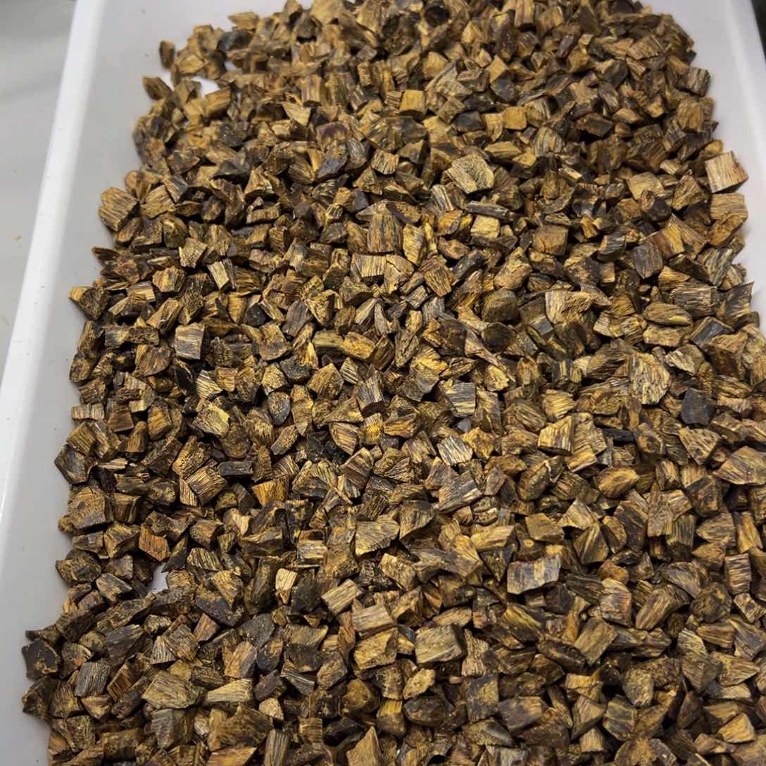 沉香沉香碎屑达*霸乌身圆叶原材料100克