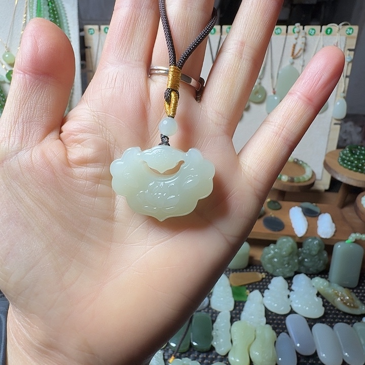 和田玉未镶嵌颈饰