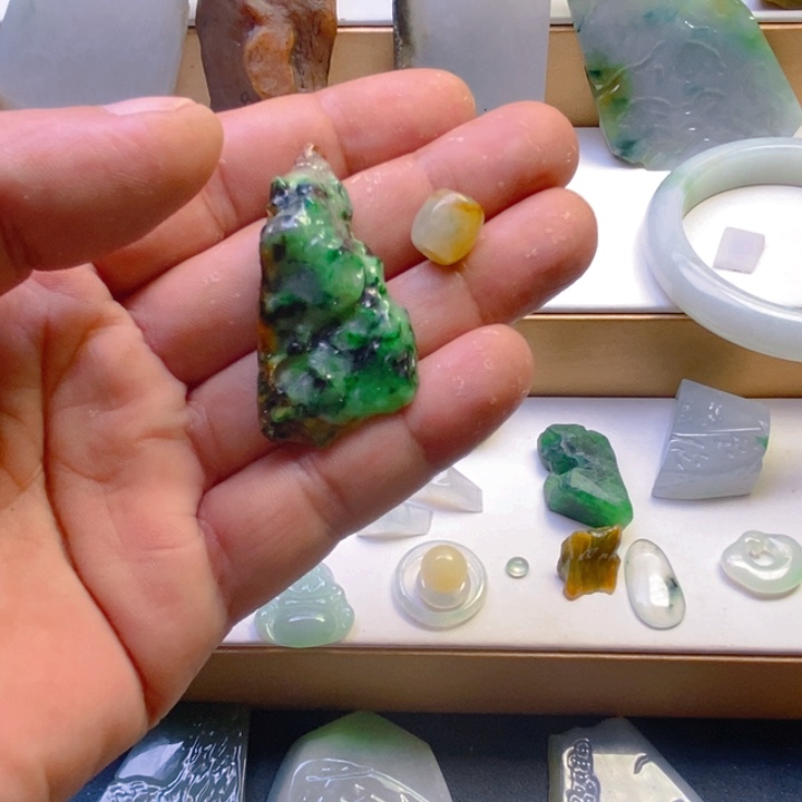 未镶嵌挂件翡翠酸**子翡翠