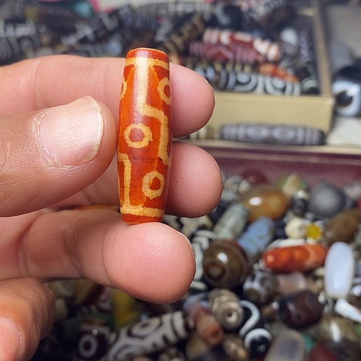天然辰砂玛瑙珠子