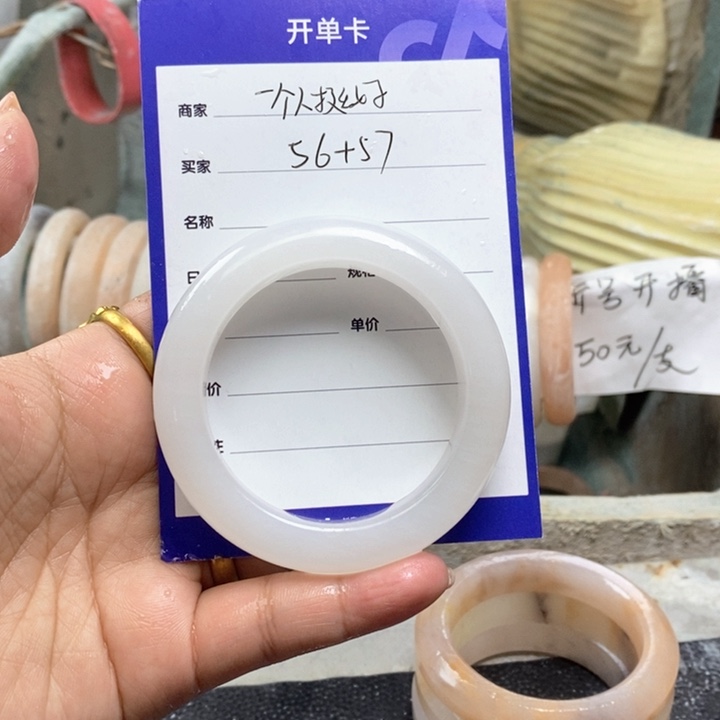 石英质玉手镯未镶嵌一****~定制手镯