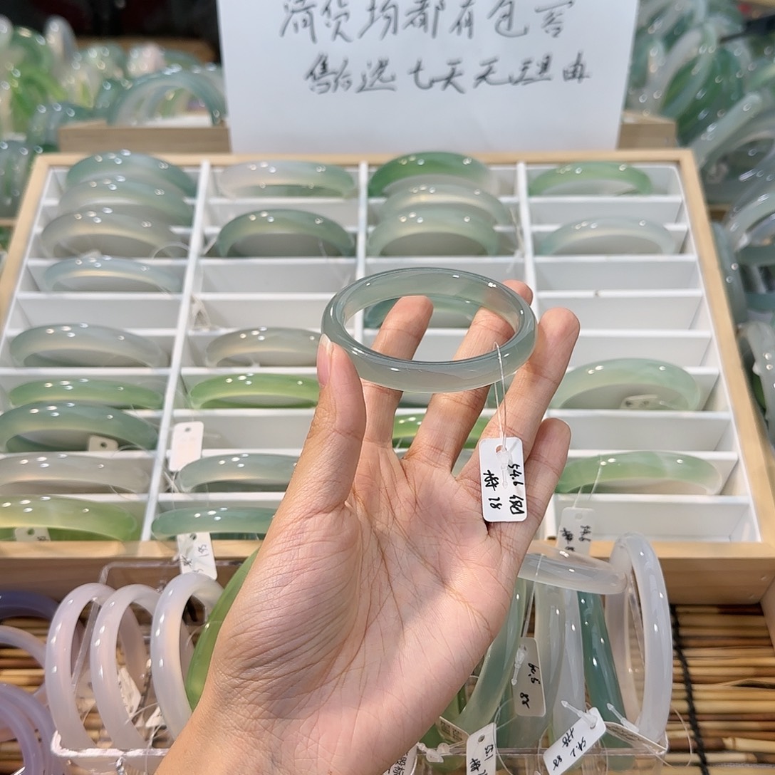 玛瑙/玉髓未镶嵌手镯圈口54.6