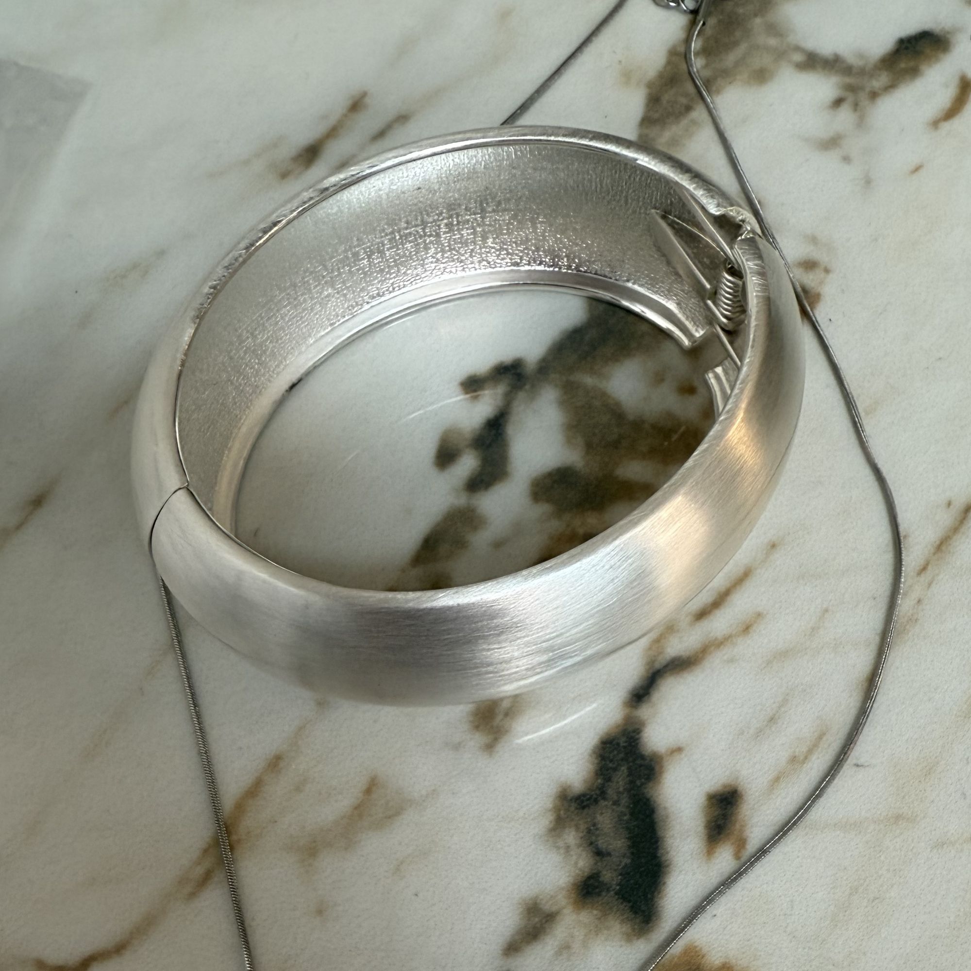 合金手镯 气质中古锤纹磨砂百搭银色手镯