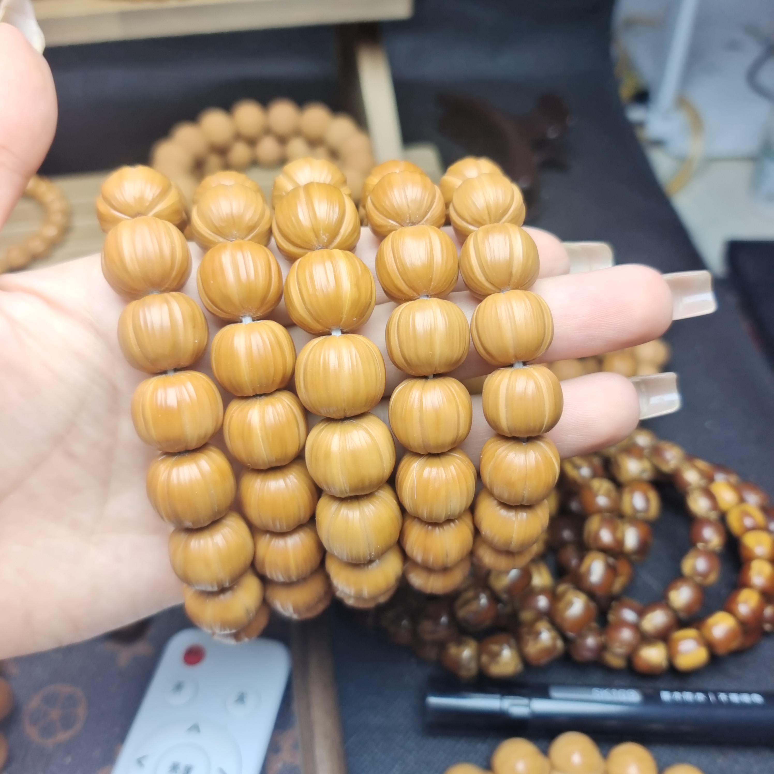 手工雕刻南瓜文玩手串微瑕