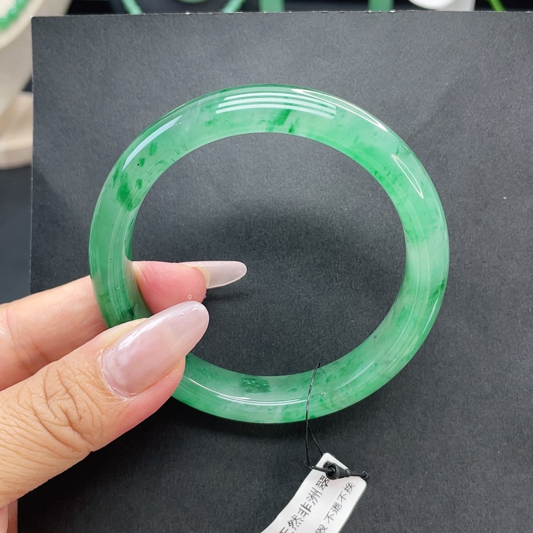 未镶嵌手镯石英质玉