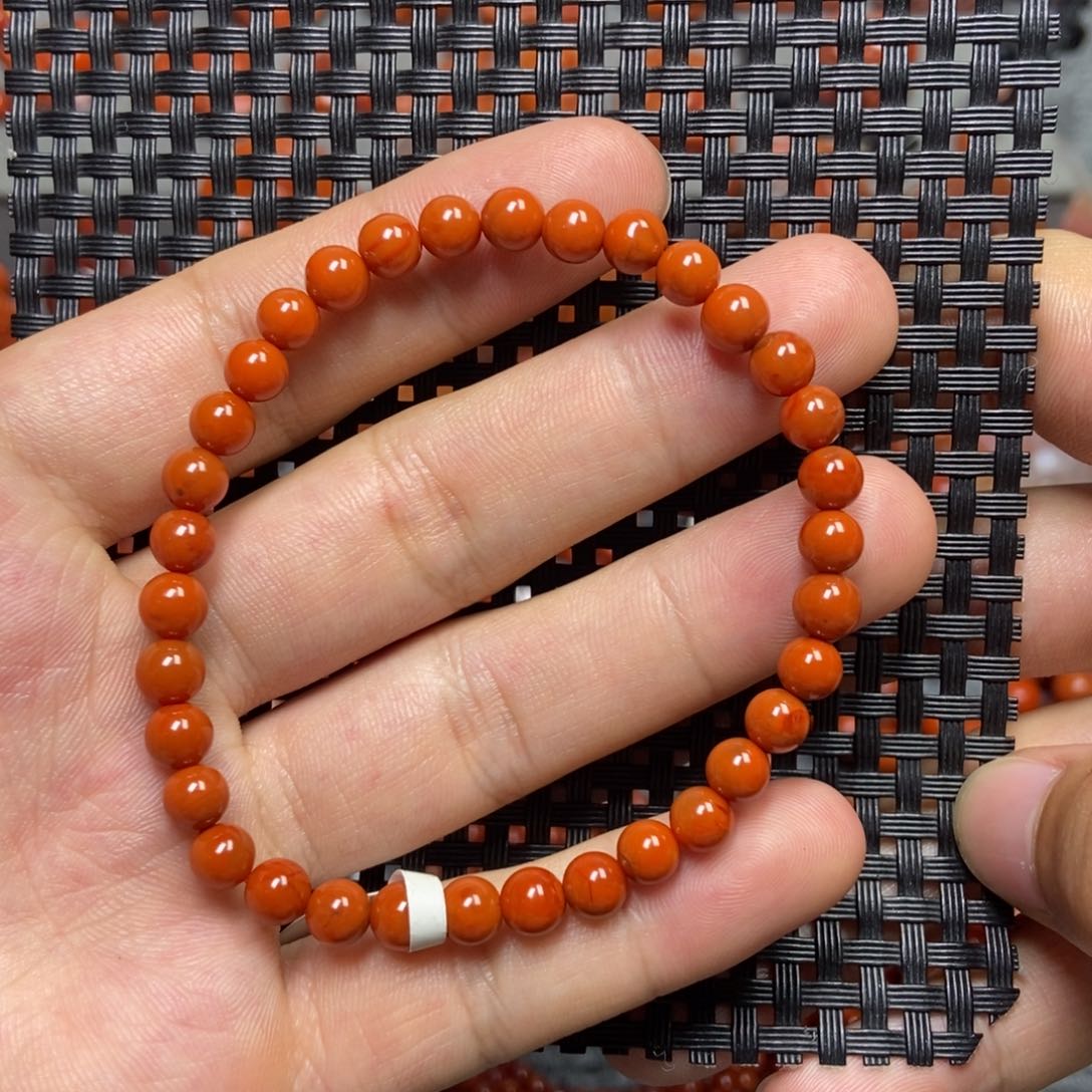 南红玛瑙手串未镶嵌5+’mm