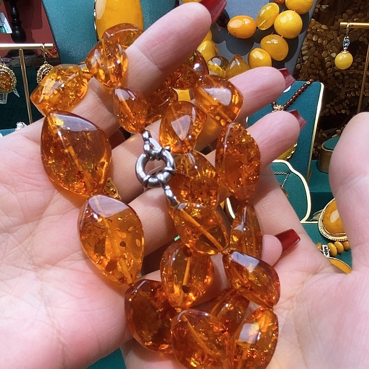 琥珀（花珀）颈饰未镶嵌