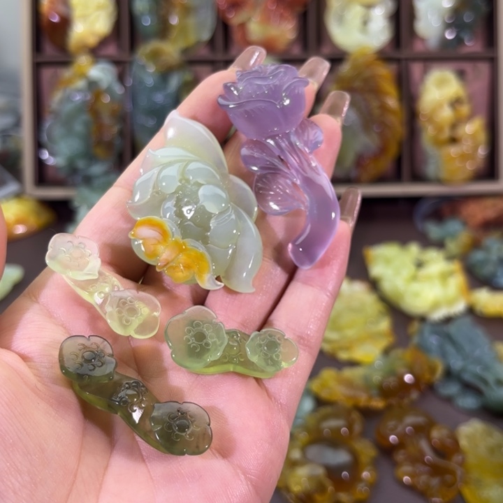 未镶嵌蛇纹石玉颈饰怡**影随机发