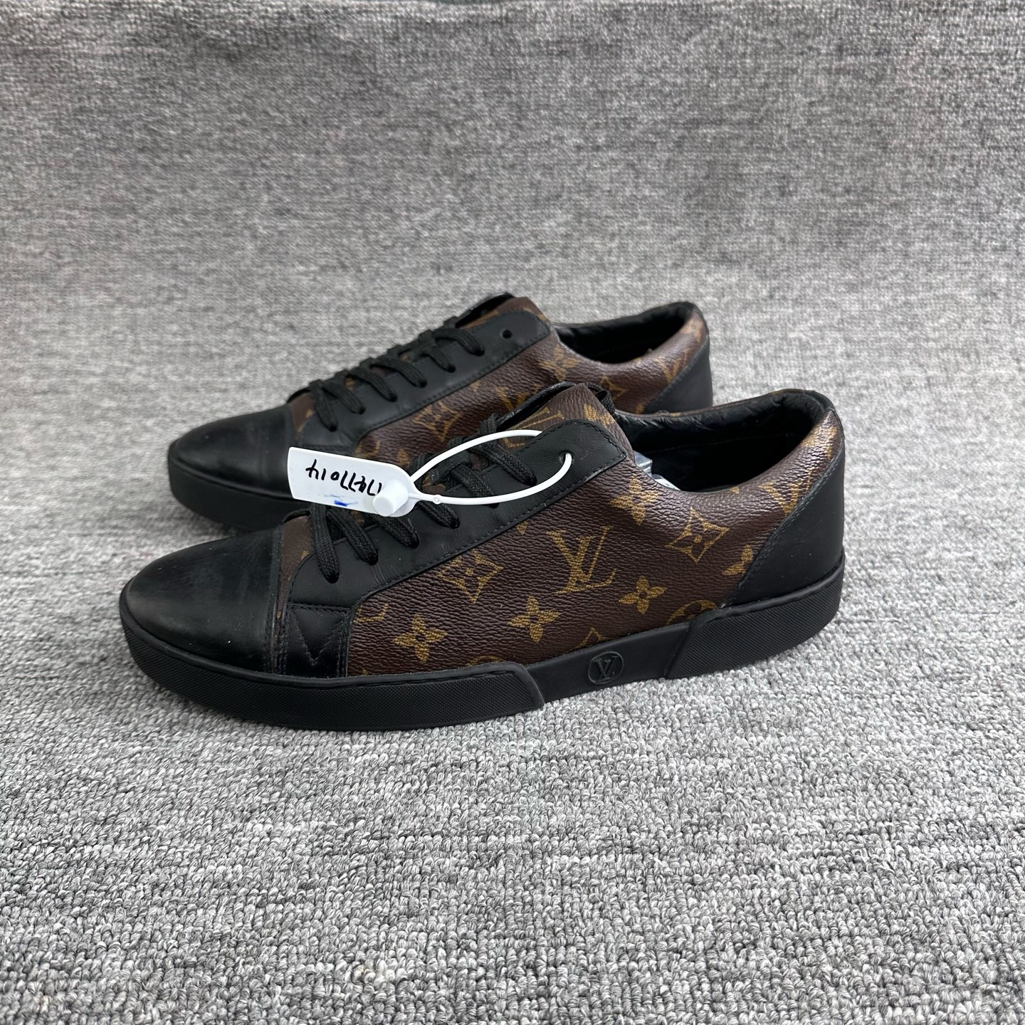 95新 LouisVuitton/路易威登 41码老花满印低帮休闲鞋 鞋面小裂痕