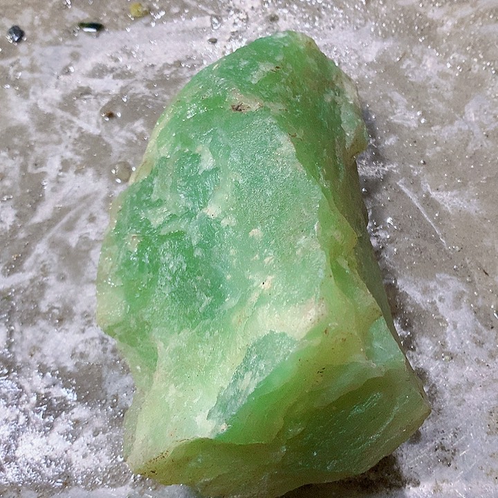 未镶嵌蛇纹石玉珠宝奇石