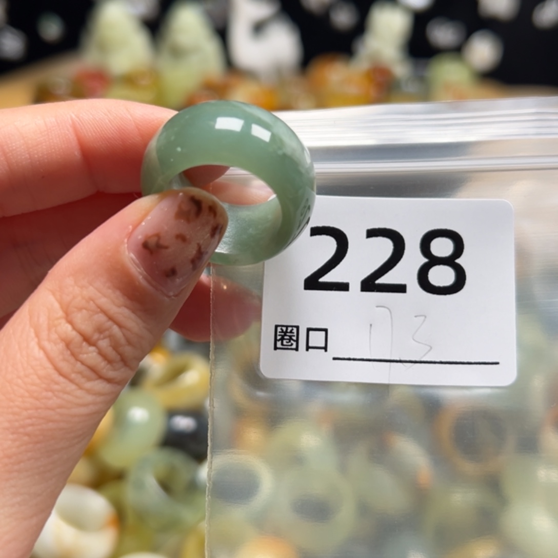 懿***y蛇纹石玉未镶嵌戒指