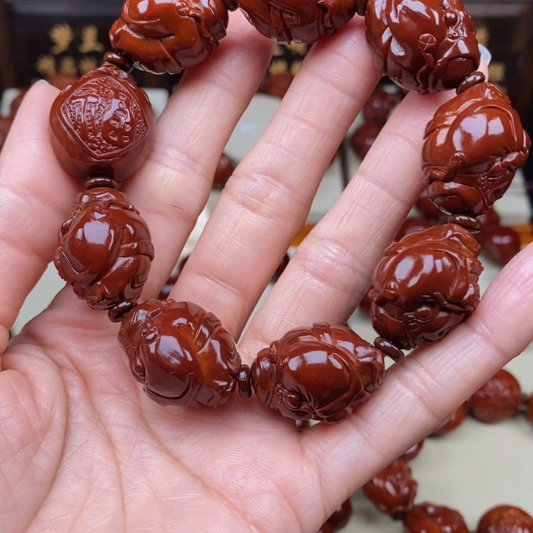 橄榄核吊坠巴****飞财神， 