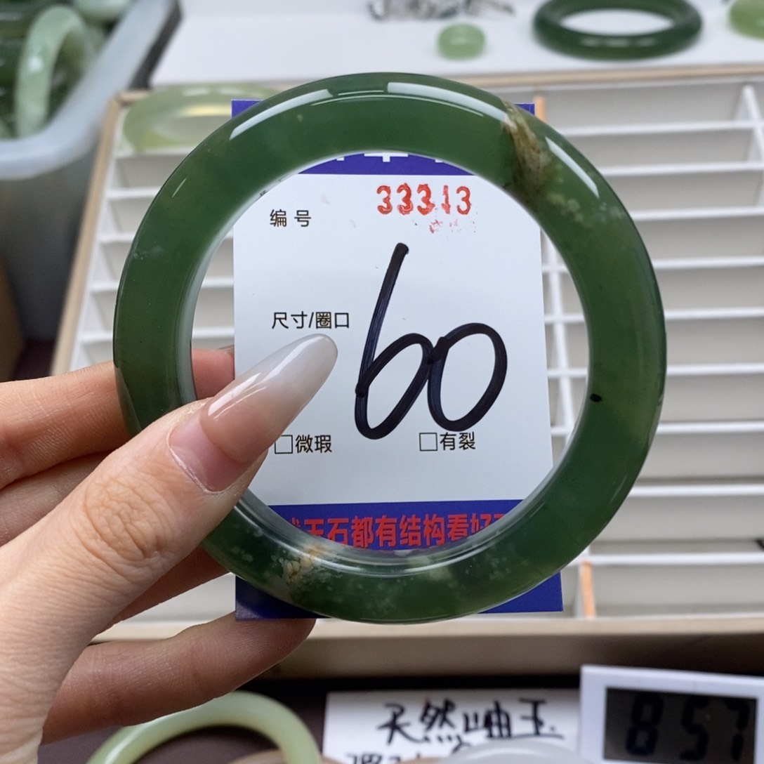 蛇纹石玉手镯未镶嵌