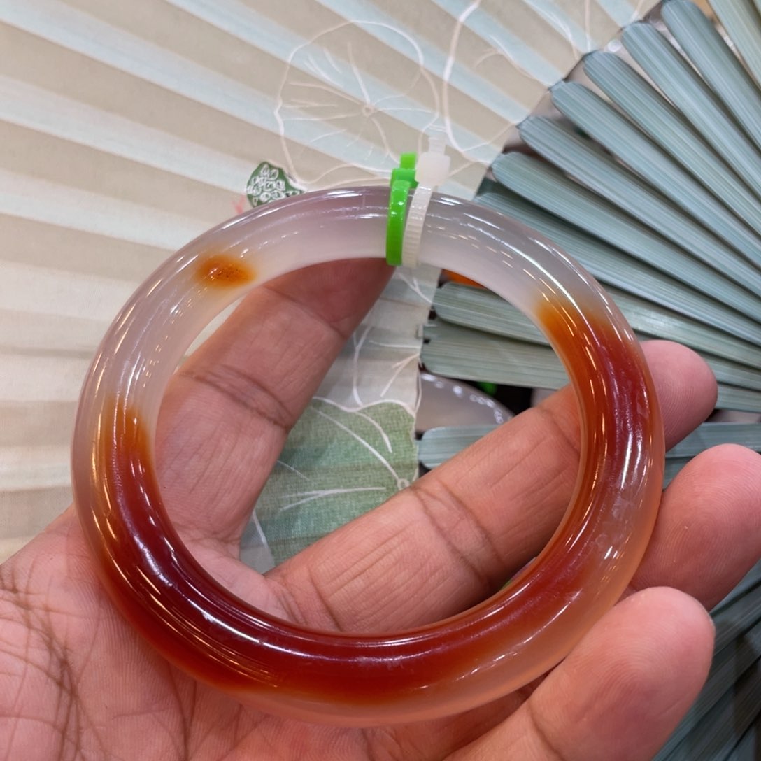 玛瑙/玉髓手镯未镶嵌七***_