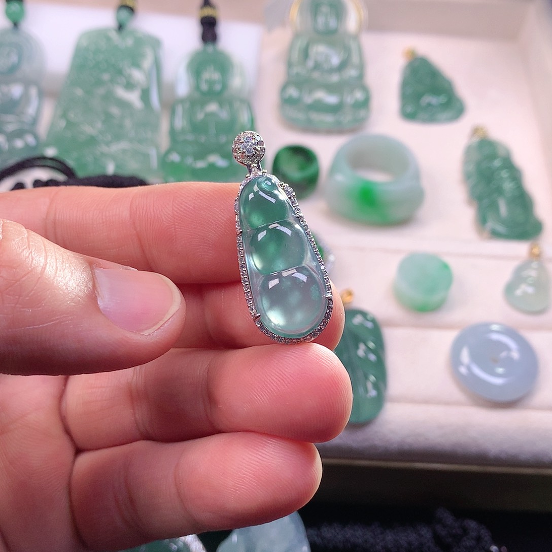 翡翠颈饰未镶嵌翡翠