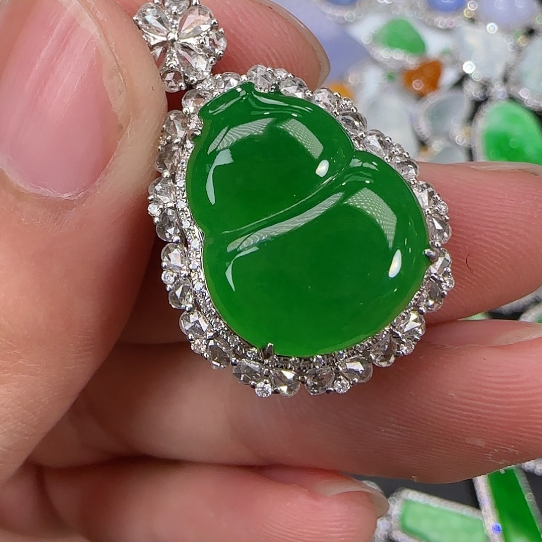 翡翠颈饰18K金镶嵌天然翡翠