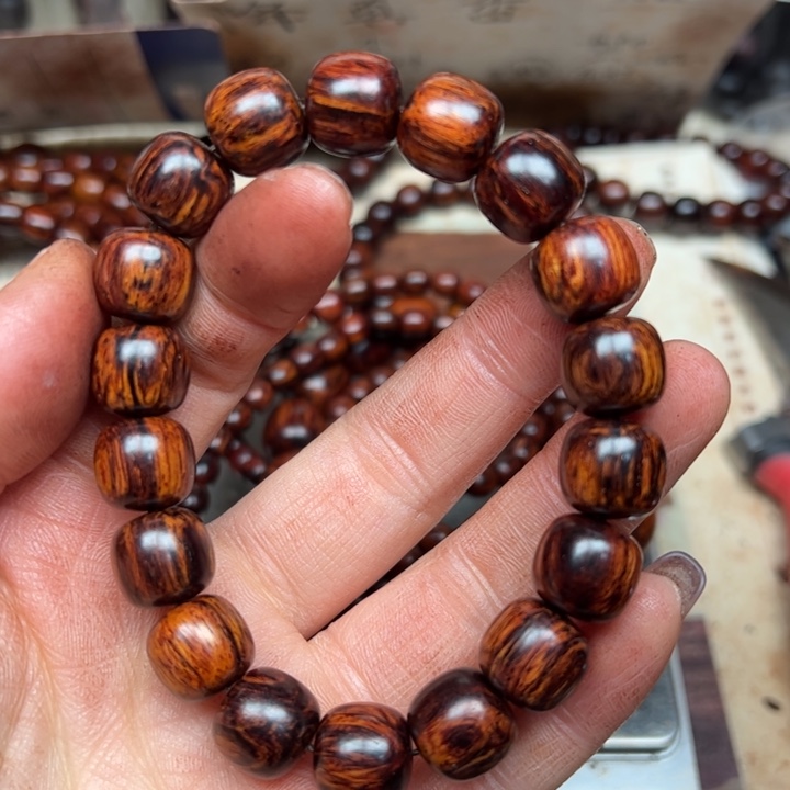 藤类海南红降12老型黑金底天花板