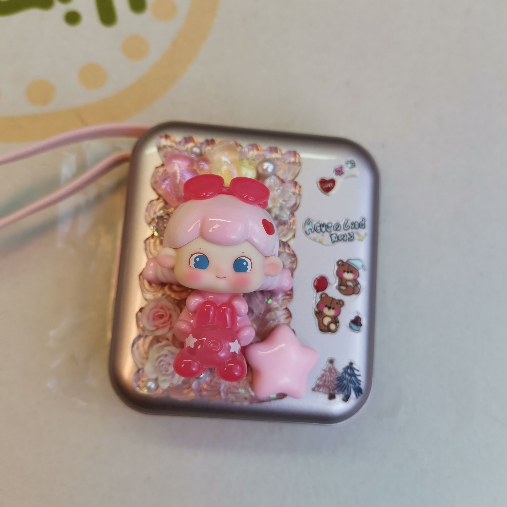 可爱奶油胶宝宝踩尾巴