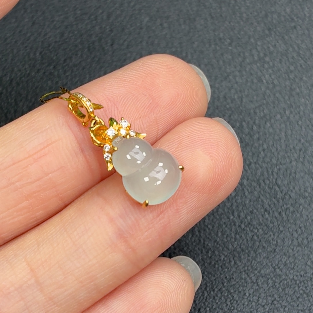 翡翠18K金镶嵌颈饰