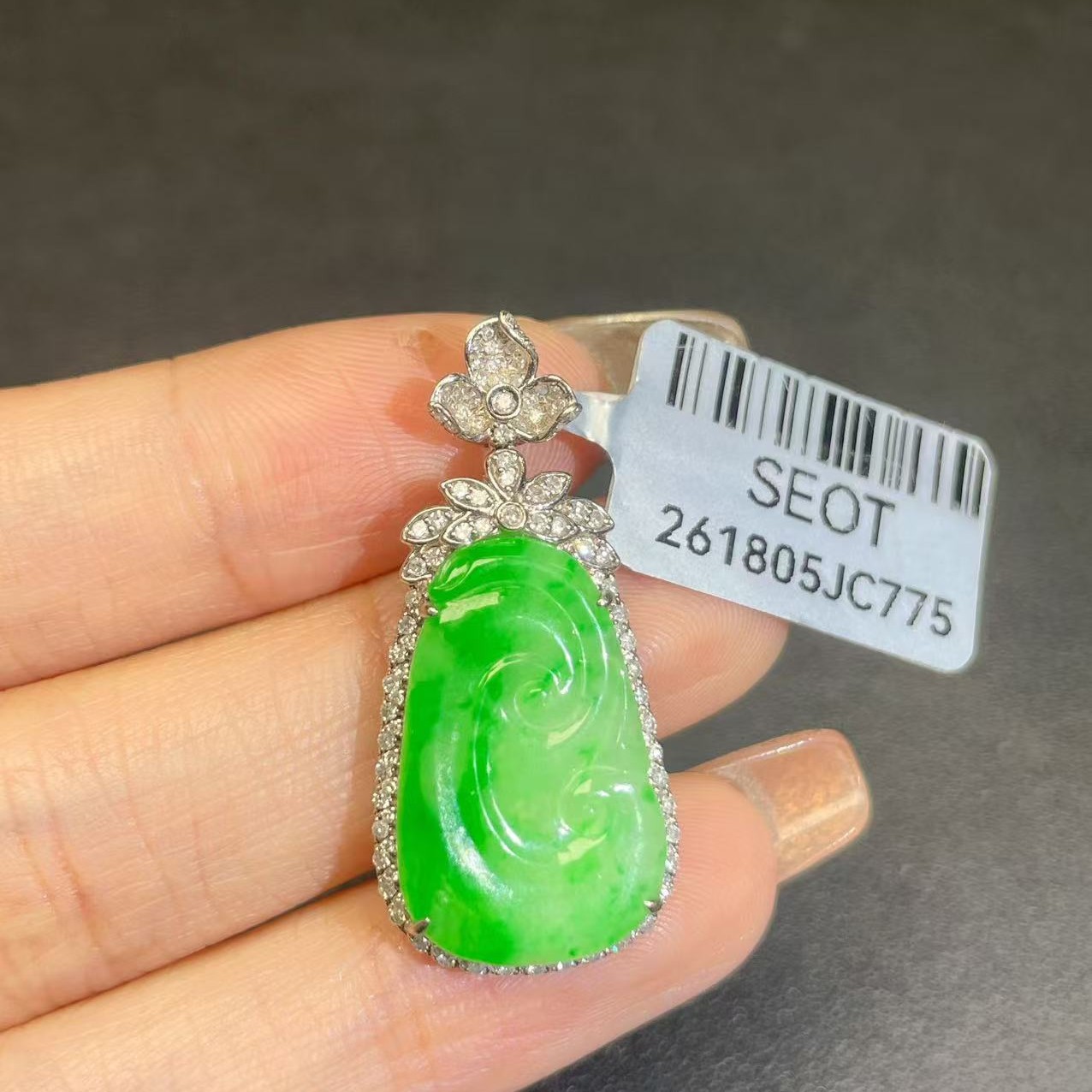 18k镶嵌缅甸a货翡翠吊坠（不含链）