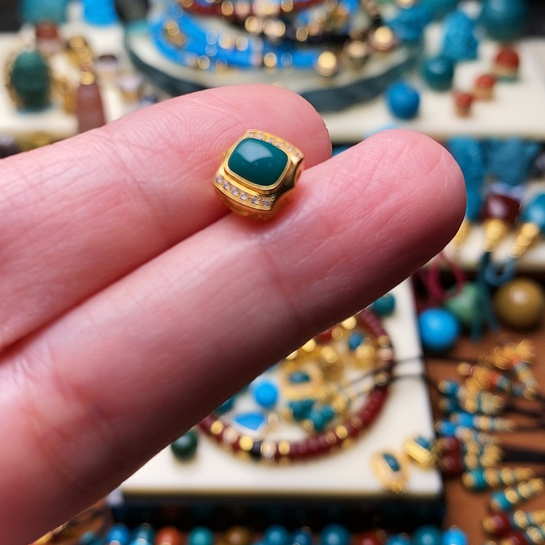 绿松石配饰18K金镶嵌H**?