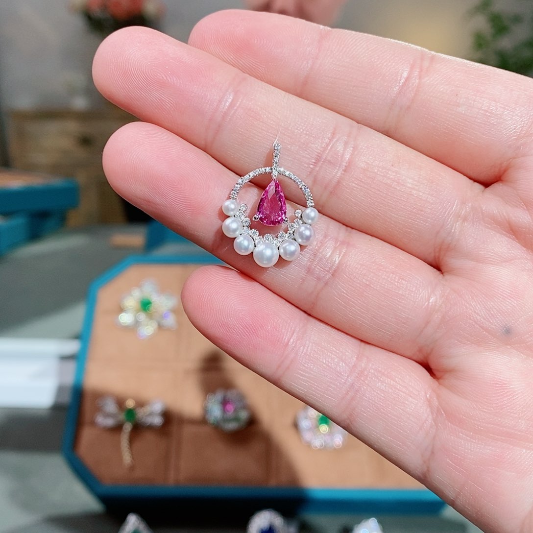 彩色蓝宝石颈饰18K金镶嵌吉尔德无烧怕怕拉恰1.032克拉