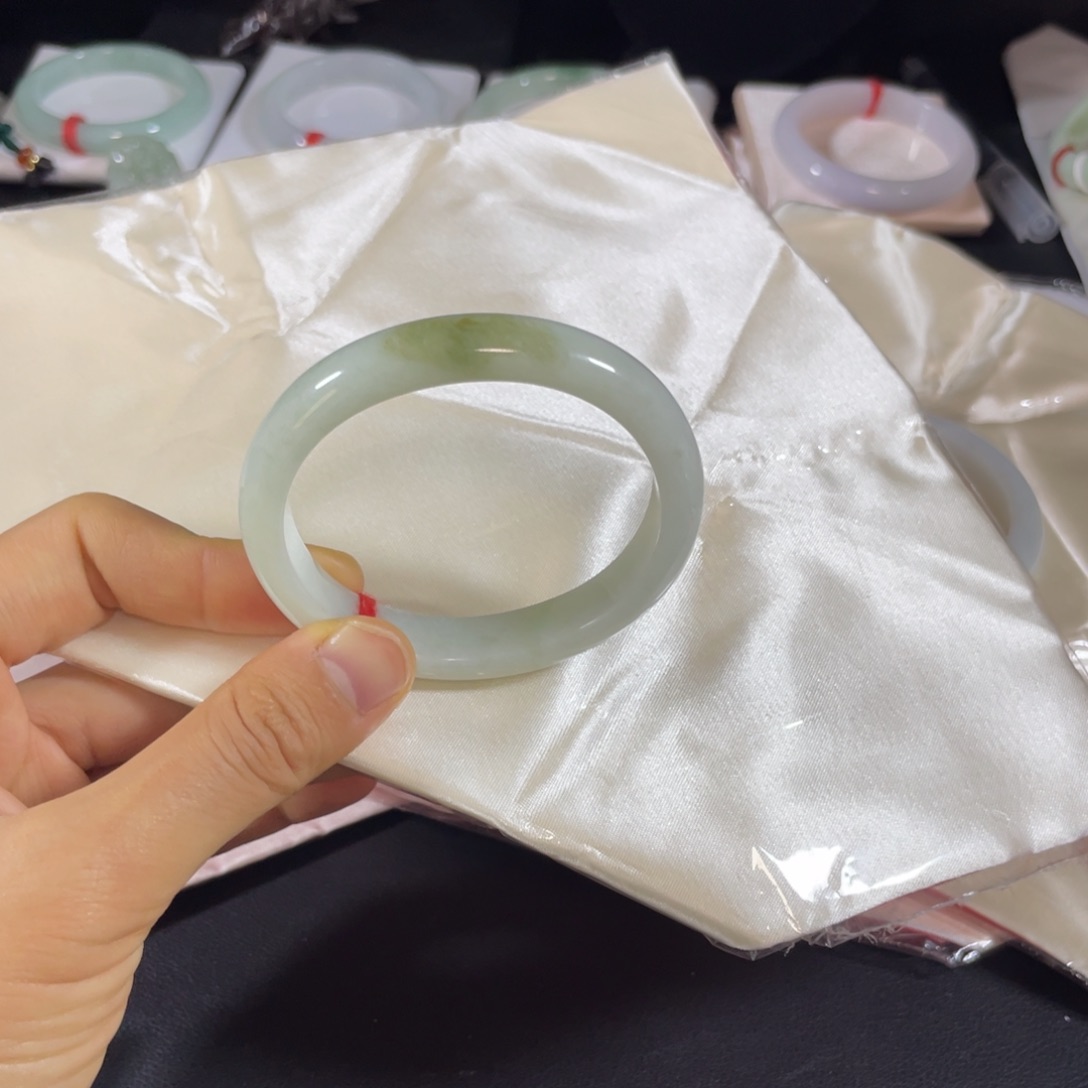 未镶嵌手镯翡翠天然翡翠手镯