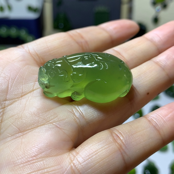 岫玉未镶嵌颈饰吊坠