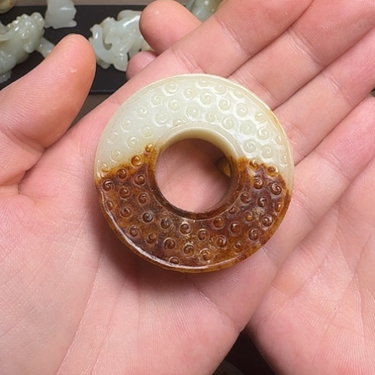 六***顺和田玉（糖玉）未镶嵌颈饰