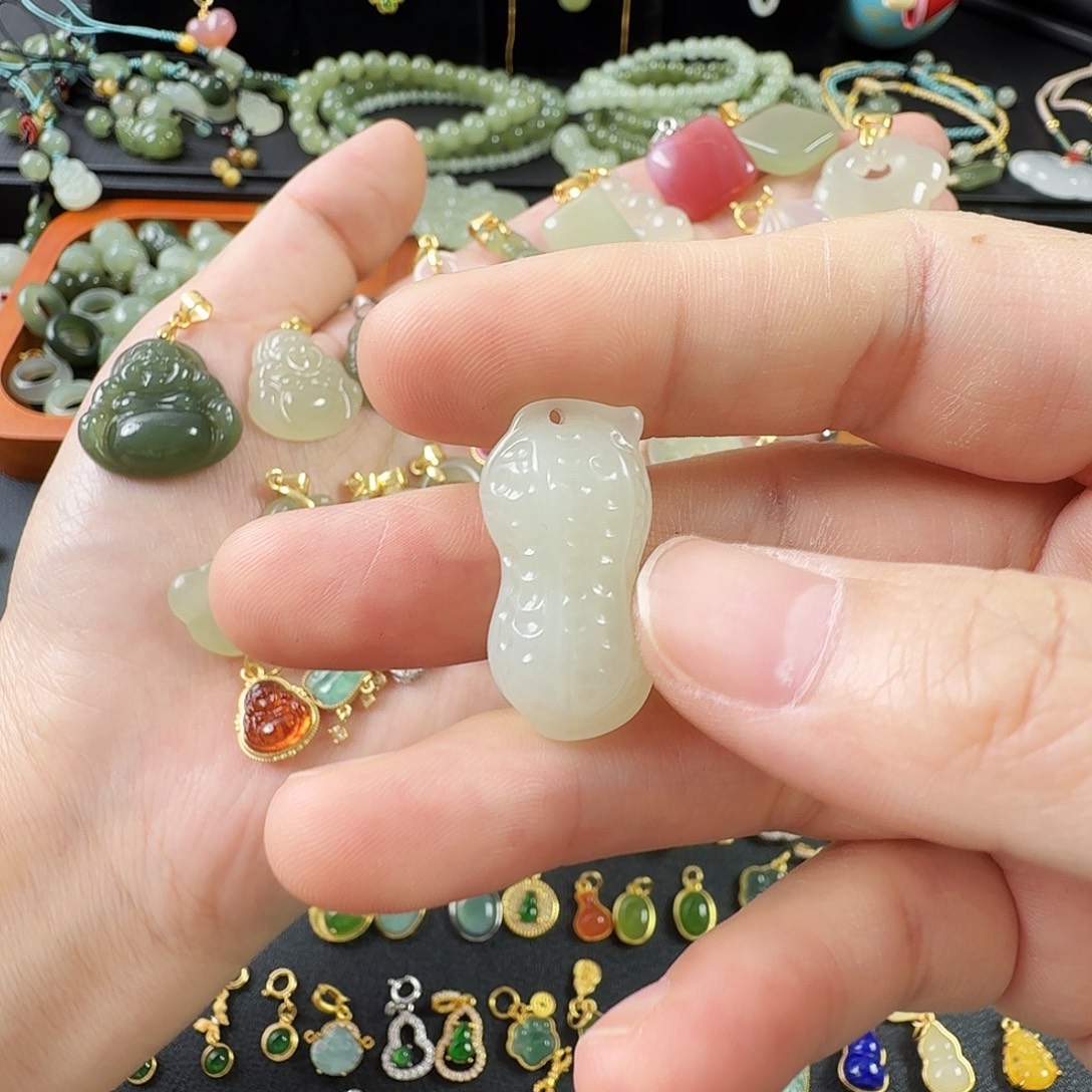 和田玉未镶嵌颈饰