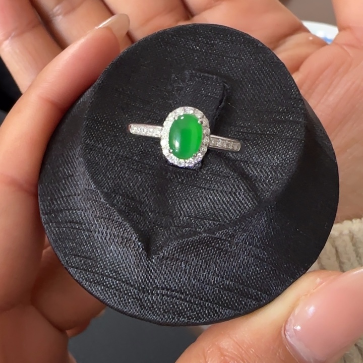 翡翠戒指18K金镶嵌L蛋面