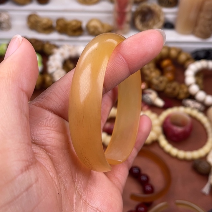 驼骨其他老羊角手镯雕刻