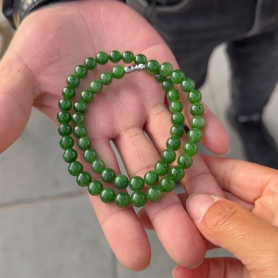 和田玉颈饰未镶嵌卡8菠菜绿，多样性发一，微点