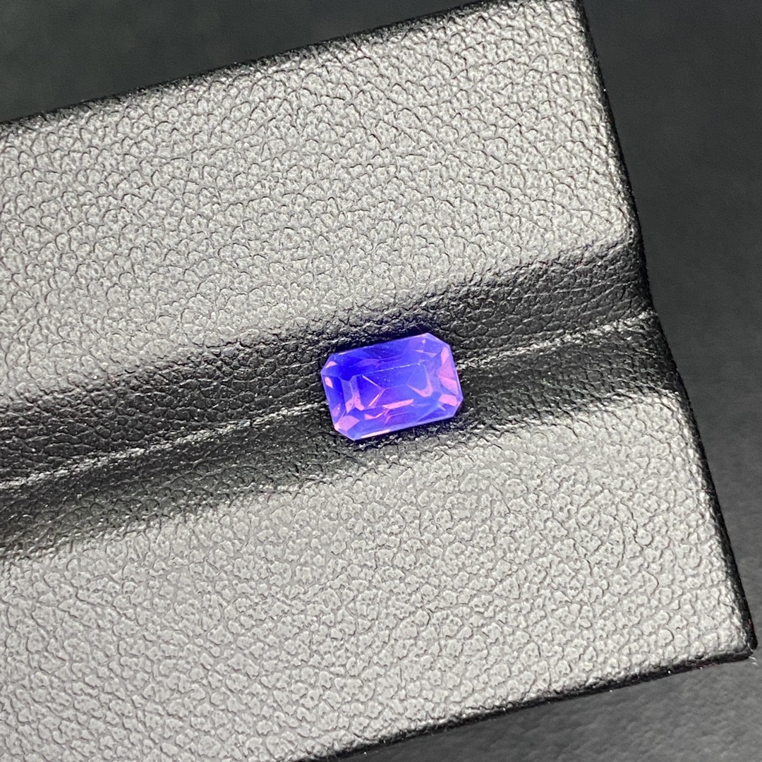 无烧 薰衣草紫 斯里兰卡蓝宝石 1.03克拉 6.15×4.13×4.20mm  