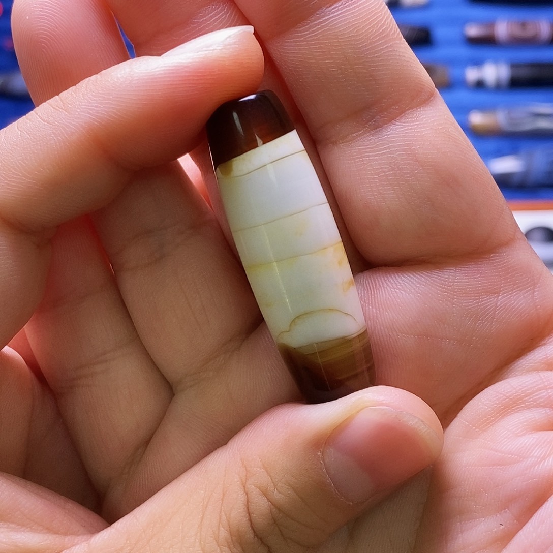 壹***道玛瑙/玉髓未镶嵌颈饰