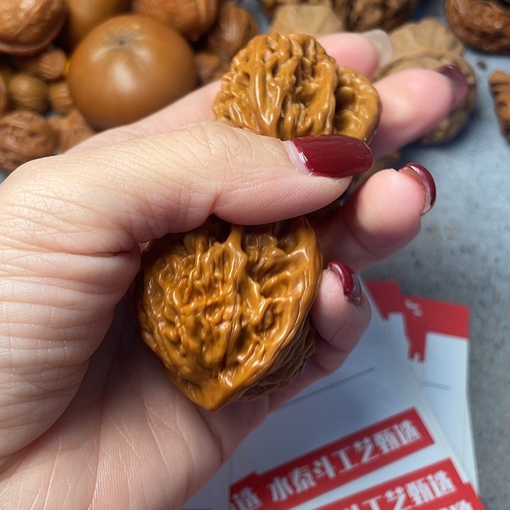 つ***悟文玩核桃吊坠霞云岭