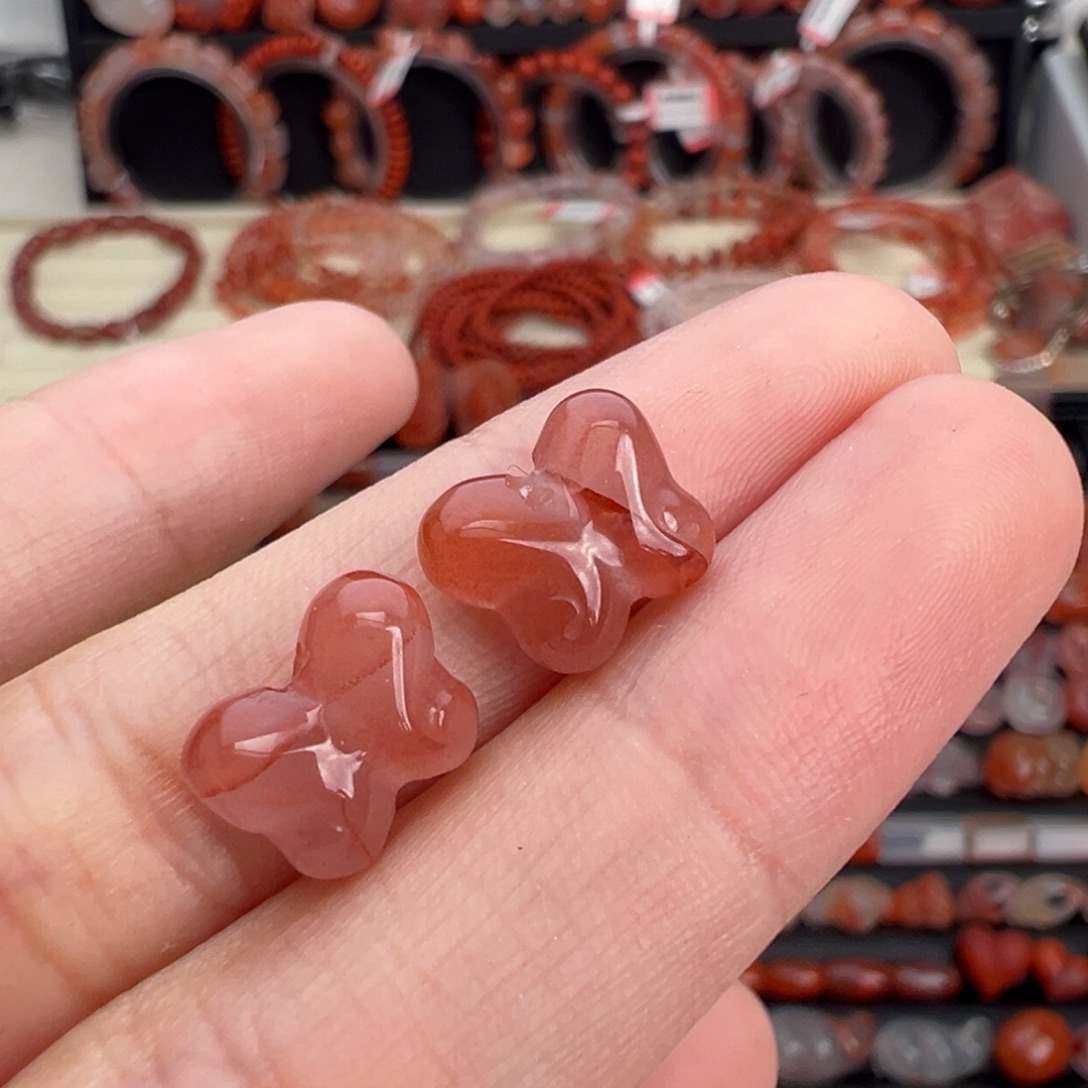 南红玛瑙未镶嵌颈饰蝴蝶一对