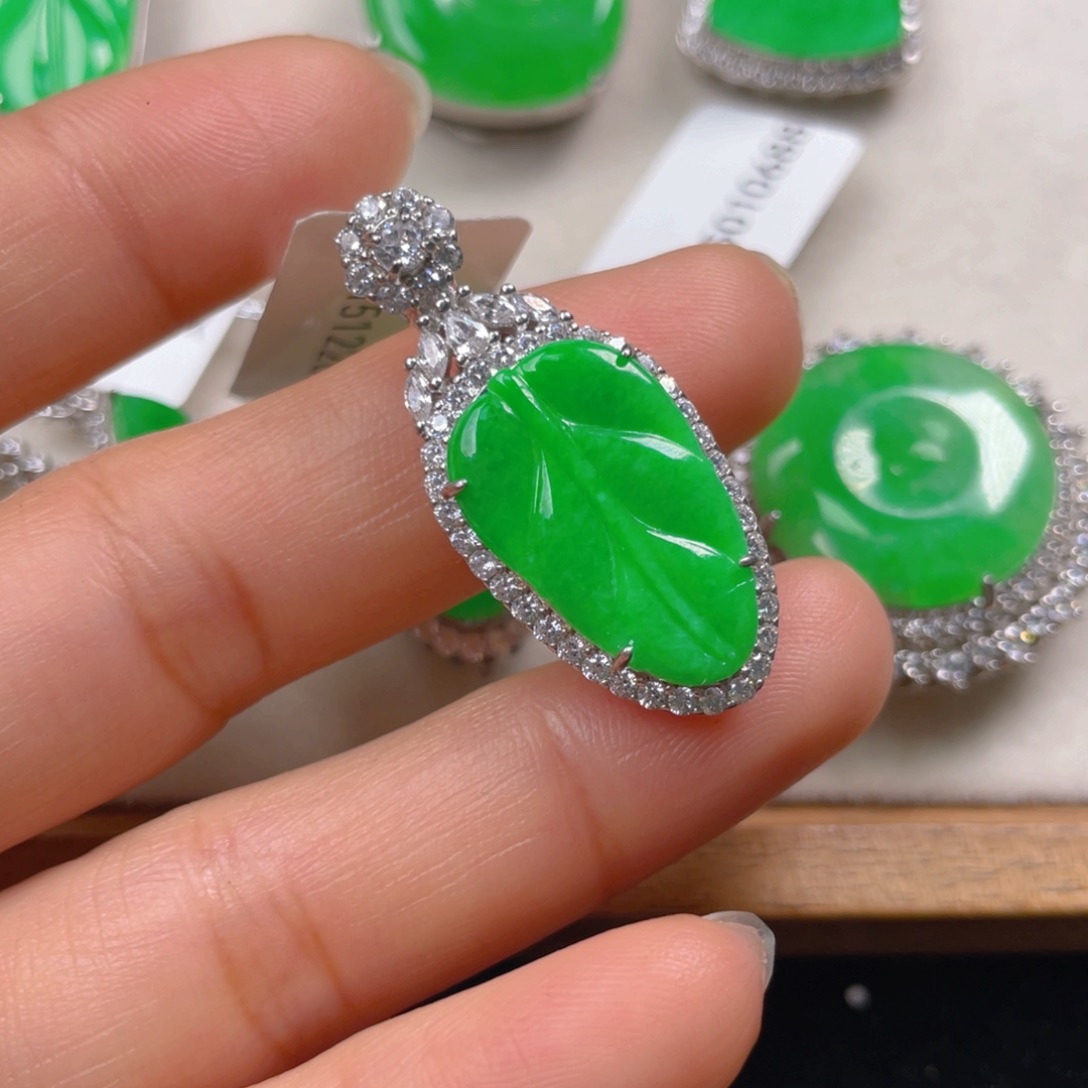 翡翠颈饰银S925镶嵌翡翠