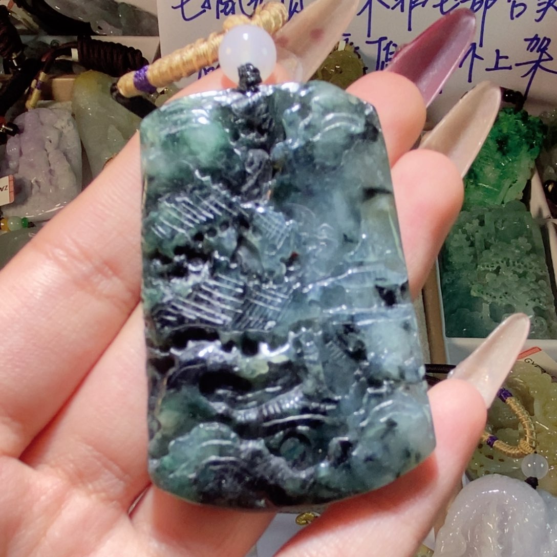 翡翠颈饰未镶嵌翡翠