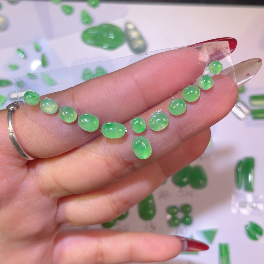 翡翠未镶嵌颈饰裸石