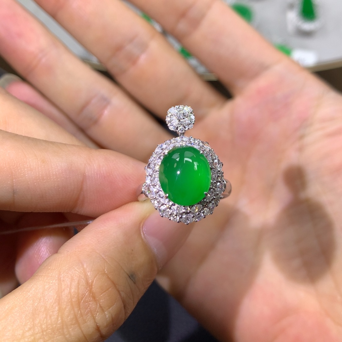 翡翠戒指18K金镶嵌翡翠